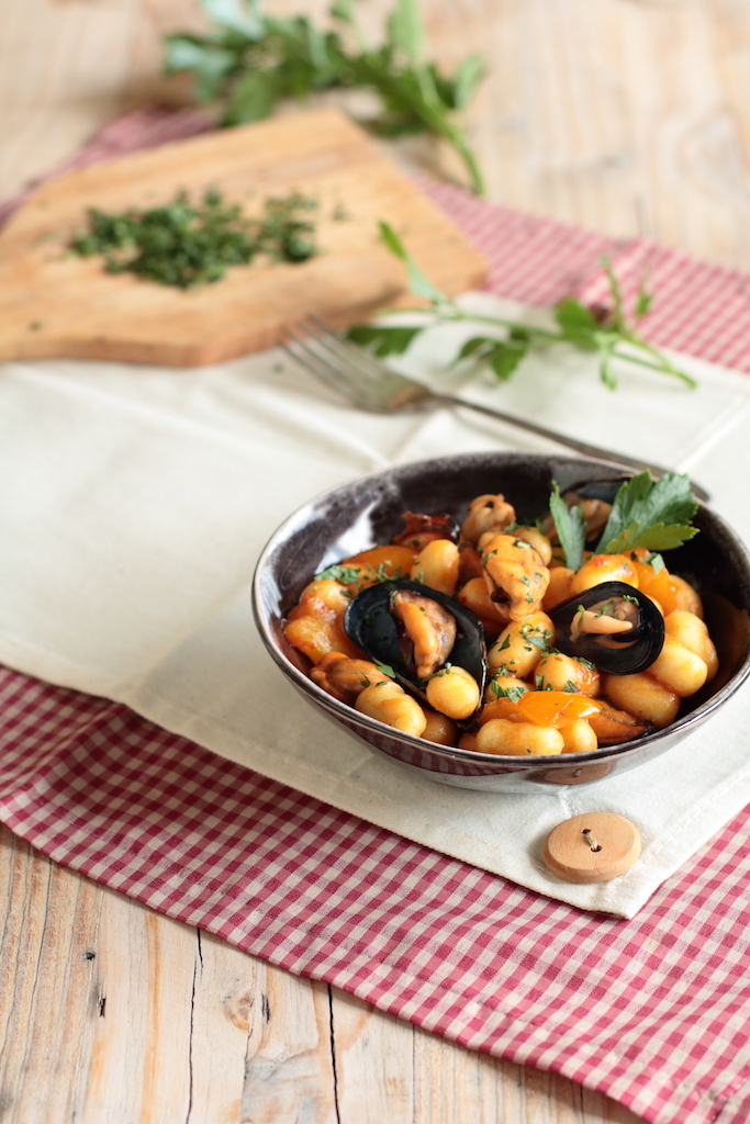 Gnocchetti di ceci alle cozze · Viaggiare come mangiare